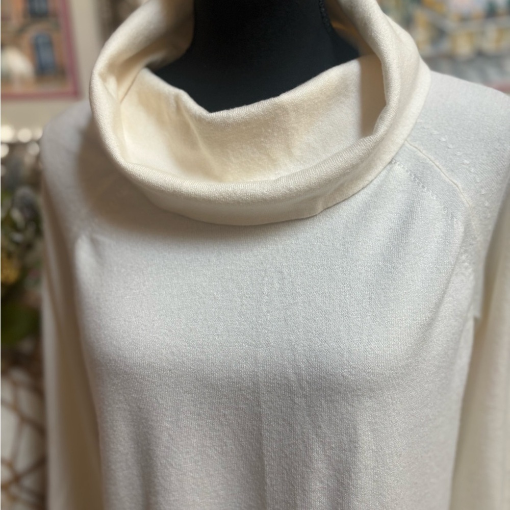 CYRUS Classic Cream Cowl Neck Rib Knit Scalloped Hem Tailored Soft Sweater Sz L - Picture 5 of 8